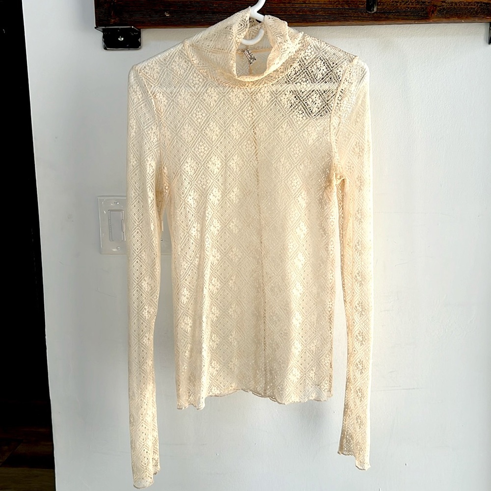 FREE PEOPLE LACE TURTLENECK • MEDIUM • CREAM